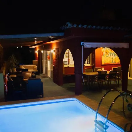 Con Piscina Climatizada Y Vistas Al Mar Villa *